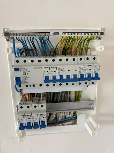 Bee Instalacje Szymon Bzdyk - Instalacje elektryczne, Smart Home, Alarm, Kamery